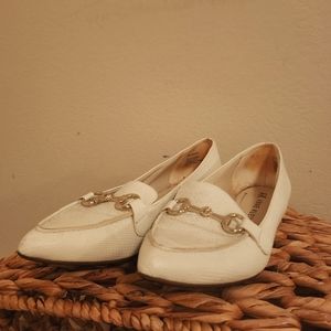 White flat shoes